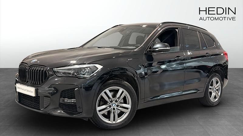 Svart Begagnad 2021 BMW X1 Shadowline SUV | 318 700 kr (Dyr) - Bild 1/4