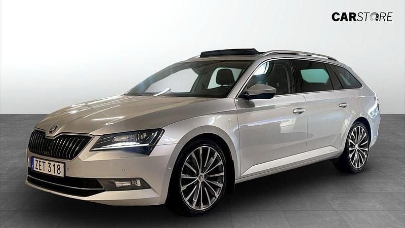 Grå Begagnad 2018 Skoda Superb Business Line Sedan | 234 900 kr (Lite dyr) - Bild 1/4