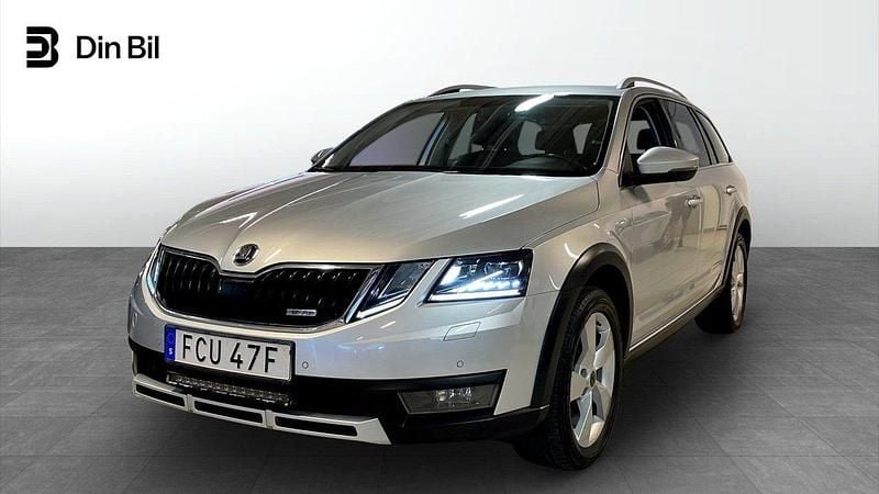 Silver Begagnad 2019 Skoda Octavia Kombi | 249 900 kr (Lite dyr) - Bild 1/4