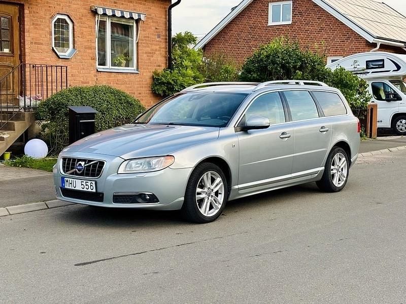 Silver Begagnad 2012 Volvo V70 Ocean Race Kombi | 135 000 kr (Marknadspris) - Bild 1/4