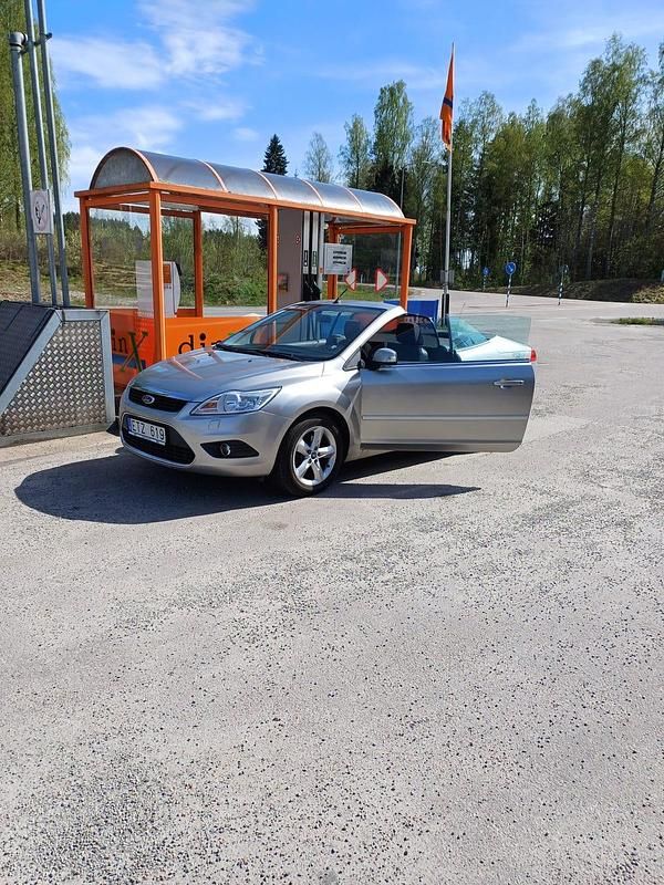 Begagnad Ford Focus 100 HK (73 kW) 2008 Luna metallic (grå/champagne metallic)