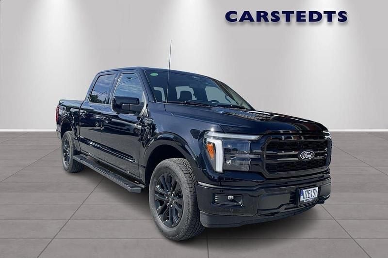 Svart Begagnad 2025 Ford V8 Lariat Van | 999 000 kr - Bild 1/4