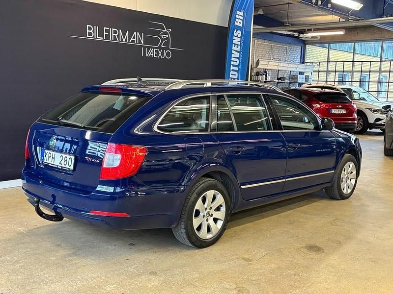 Begagnad Skoda Superb 170 HK (125 kW) 2010 Blå Kombi