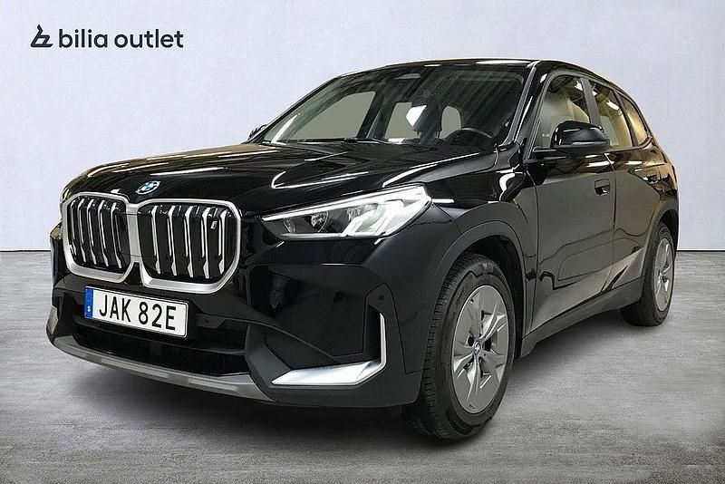 Svart Begagnad 2023 BMW iX1 SUV | 409 900 kr (Bra pris) - Bild 1/3