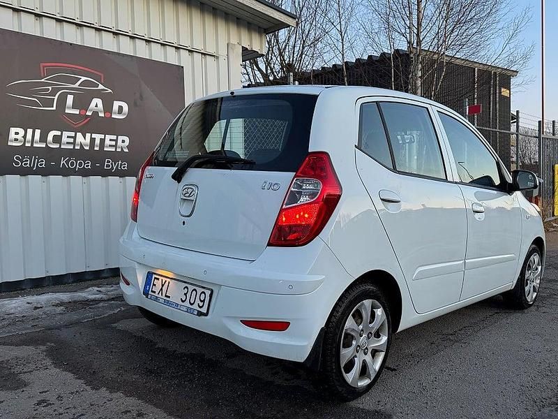 Begagnad Hyundai i10 Premium 69 HK (50 kW) 2012 Vit Halvkombi