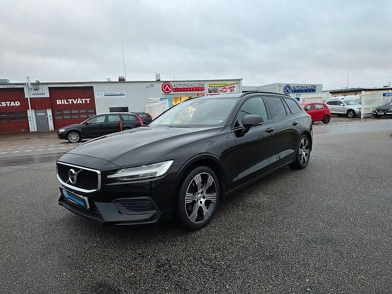 Svart Begagnad 2018 Volvo V60 Momentum Kombi | 219 000 kr (Lite dyr) - Bild 1/4