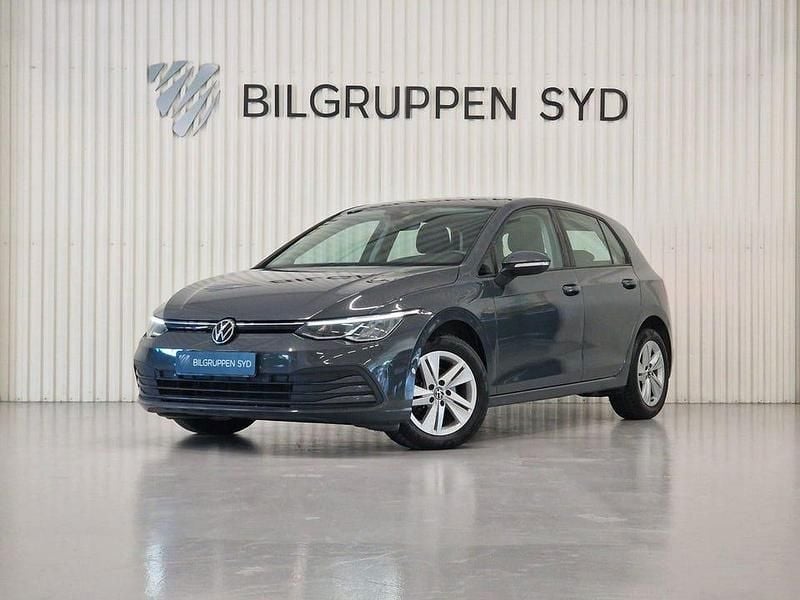 Grå Begagnad 2022 VW Golf VIII Halvkombi | 259 900 kr (Bra pris) - Bild 1/4
