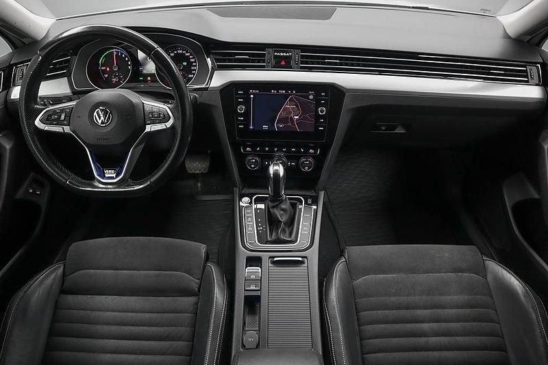Begagnad VW Passat GTE 218 HK (160 kW) 2020 Vit Kombi