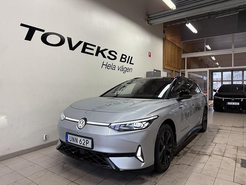 Silver Begagnad 2025 VW ID.7 GTX Kombi | 629 900 kr (Lite dyr) - Bild 1/4