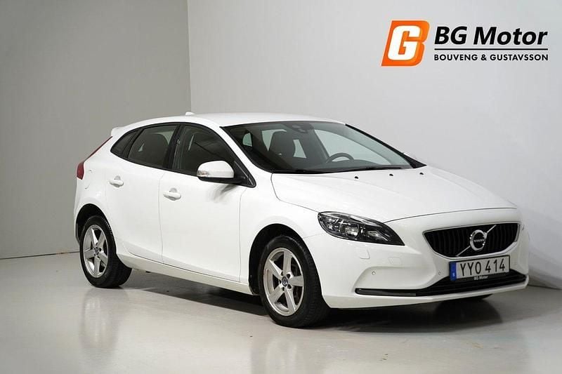 Vit Begagnad 2017 Volvo V40 Kinetic Kombi | 174 900 kr (Marknadspris) - Bild 1/4
