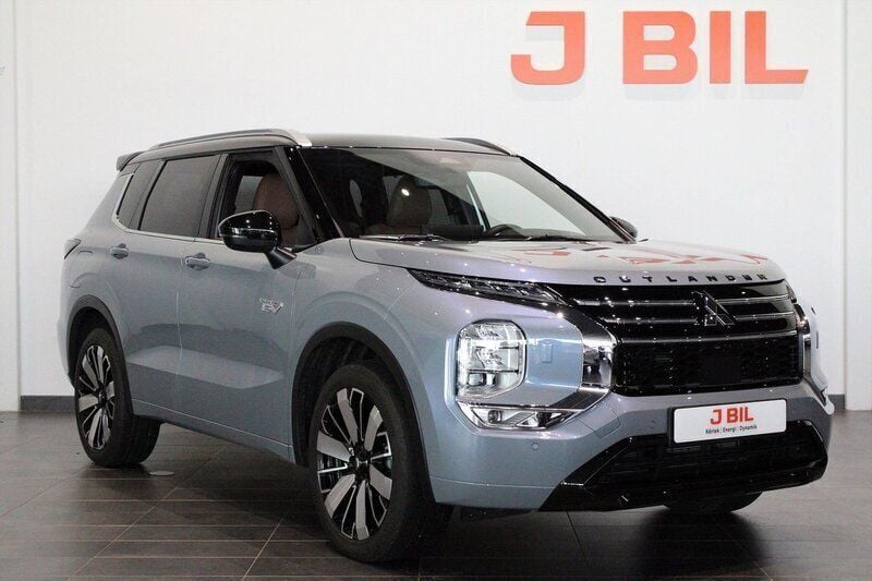 Moonstone grey Ny 2025 Mitsubishi Outlander P-HEV Instyle SUV | 679 900 kr - Bild 1/4