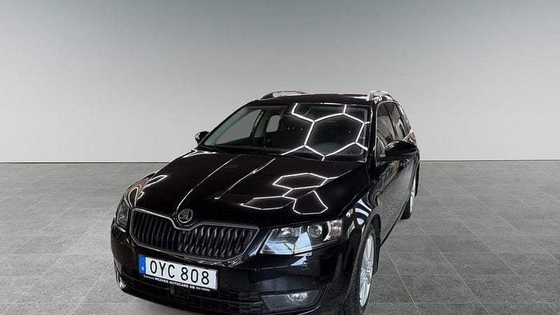 Svart Begagnad 2015 Skoda Octavia Style Kombi | 118 500 kr (Lite dyr) - Bild 1/4