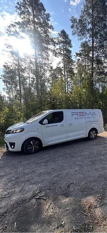 Vit Begagnad 2018 Toyota Proace Van | 152 000 kr (Superpris) - Bild 1/2