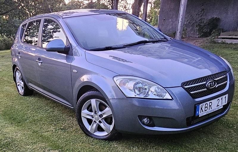 Blå Begagnad 2008 Kia Ceed Halvkombi | 15 900 kr (Lite dyr) - Bild 1/4