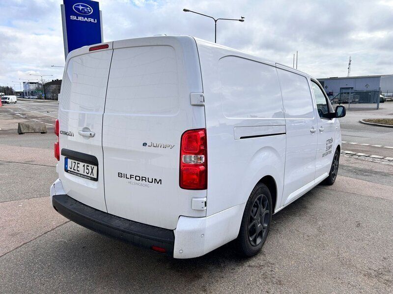 Begagnad Citroën e-Jumpy Business Class 100 kW (136 HK) 2024 Vit Minibuss