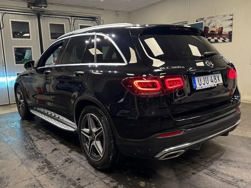 Begagnad Mercedes GLC300 AMG line 320 HK (235 kW) 2022 Svart SUV