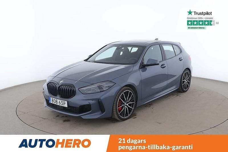 Mörkgrå Begagnad 2021 BMW 128 M Sport Halvkombi | 279 000 kr - Bild 1/4