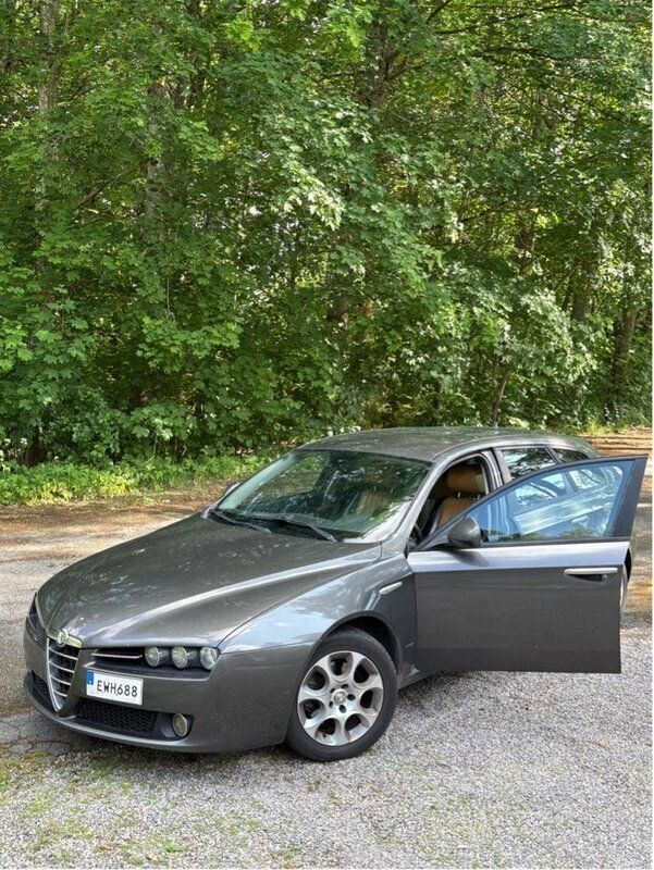 Grå Begagnad 2008 Alfa Romeo 159 Kombi | 36 490 kr - Bild 1/1