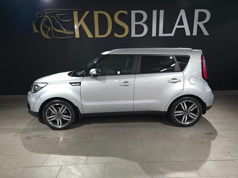 Grå Begagnad 2017 Kia Soul SUV | 159 500 kr (Marknadspris) - Bild 1/4