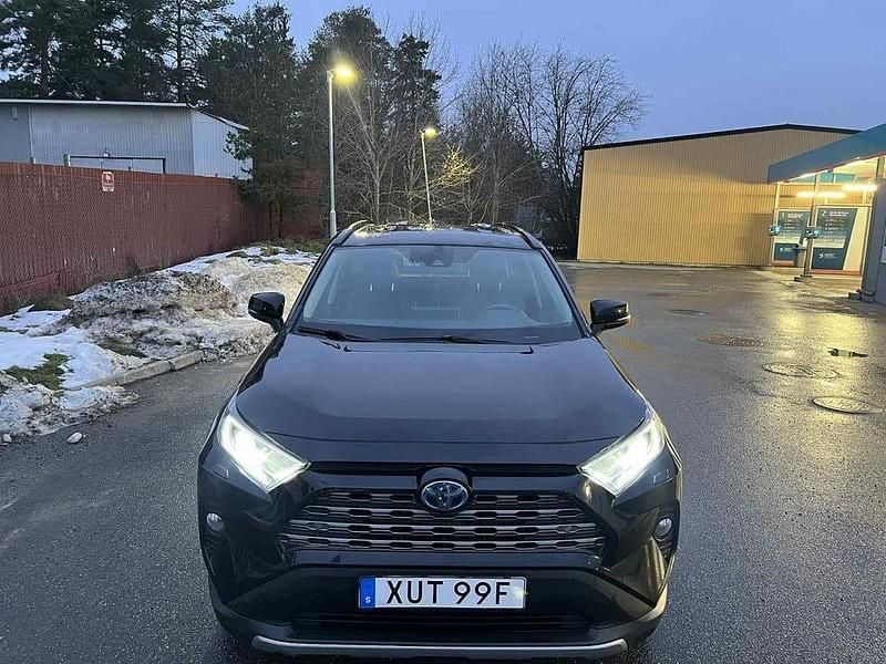 Begagnad Toyota RAV4 Hybrid 222 HK (163 kW) 2021 Svart SUV
