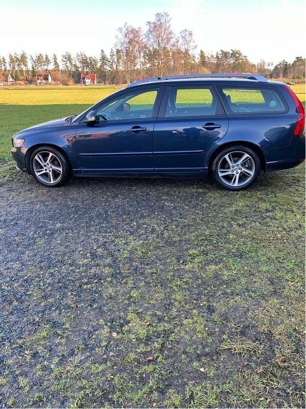 Blå Begagnad 2012 Volvo V50 Momentum Kombi | 49 000 kr (Lite dyr) - Bild 1/4