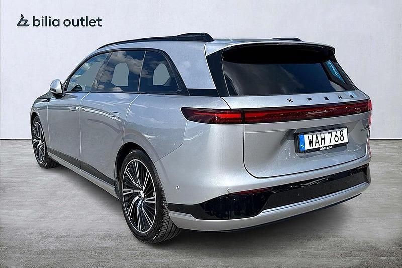 Begagnad XPENG G9 405 kW (551 HK) 2023 Silver SUV