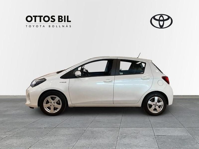 Begagnad Toyota Yaris Hybrid Active 102 HK (75 kW) 2016 Grå Halvkombi