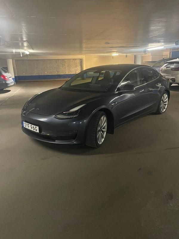 Begagnad 2019 Tesla Model 3 Long Range AWD Sedan | 230 000 kr (Marknadspris) - Bild 1/2