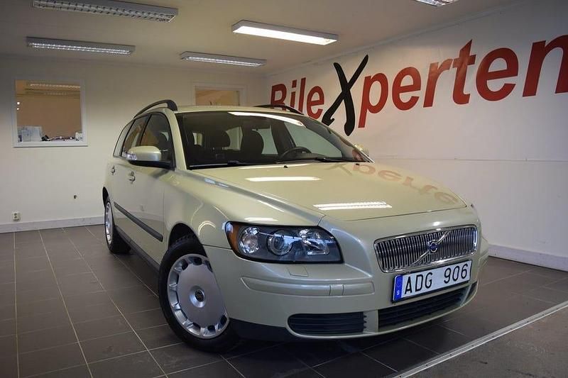 Grön Begagnad 2007 Volvo V50 Kinetic Kombi | 54 900 kr (Marknadspris) - Bild 1/4