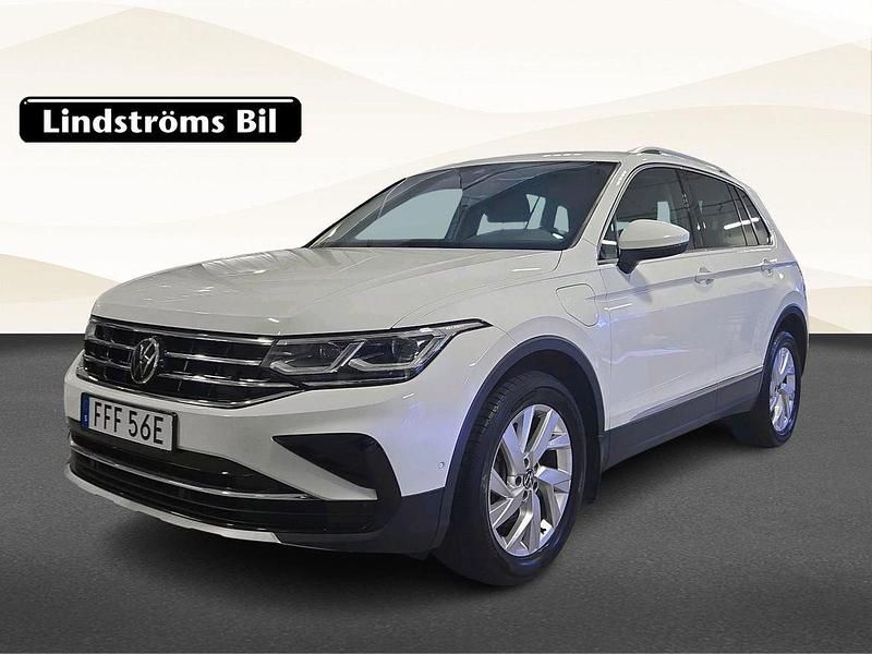 Vit Begagnad 2021 VW Tiguan Elegance SUV | 309 900 kr (Marknadspris) - Bild 1/3