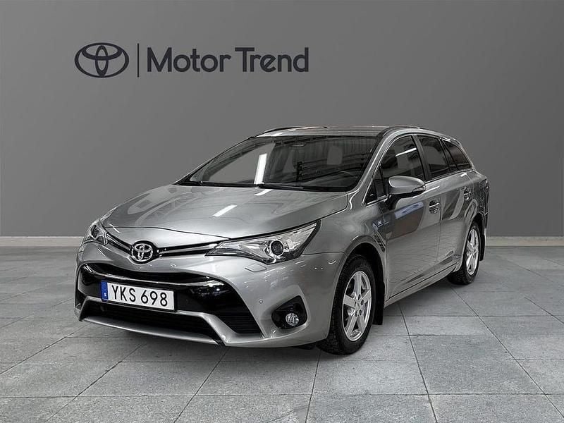 Grå Begagnad 2017 Toyota Avensis Edition Kombi | 185 000 kr (Marknadspris) - Bild 1/4