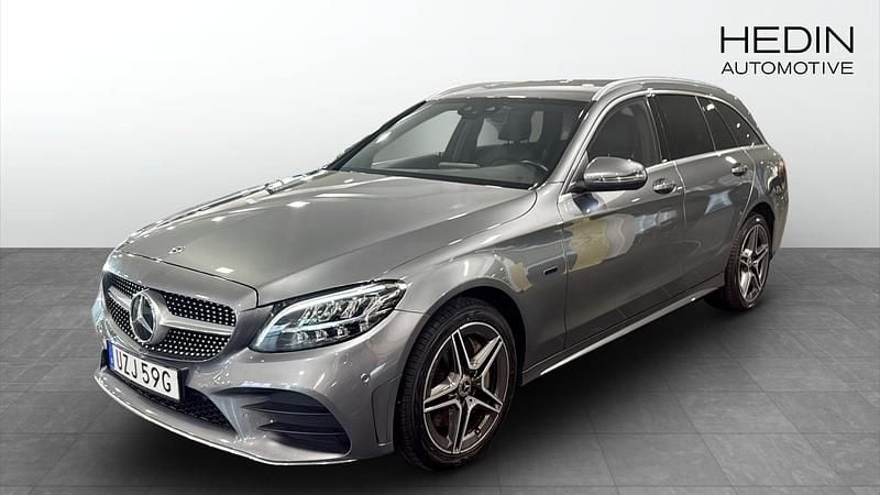 Begagnad 2021 Mercedes C300e AMG Kombi | 329 900 kr (Marknadspris) - Bild 1/4