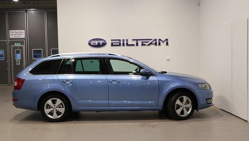 Begagnad Skoda Octavia Style 184 HK (135 kW) 2015 Blå Halvkombi