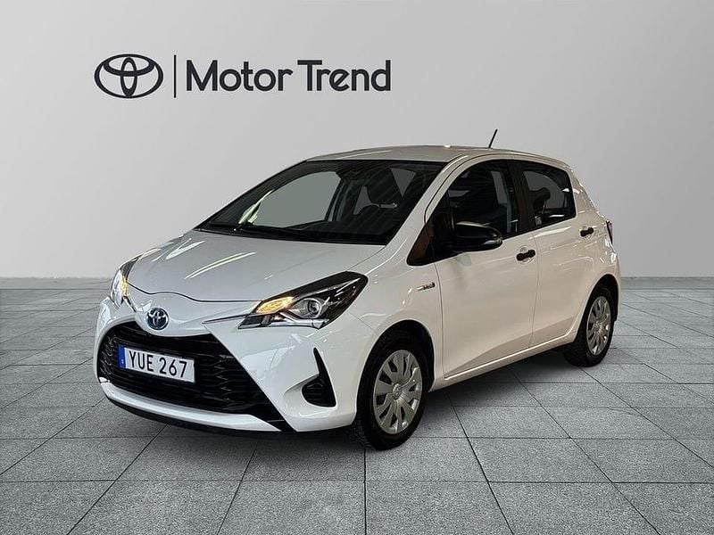 Begagnad Toyota Yaris Hybrid 102 HK (75 kW) 2017 Vit