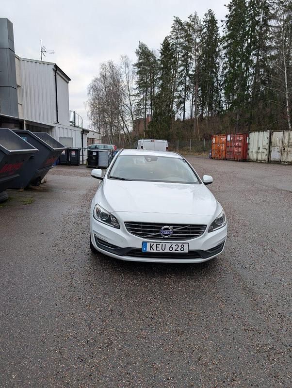 Begagnad 2015 Volvo V60 Kombi | 129 000 kr - Bild 1/4