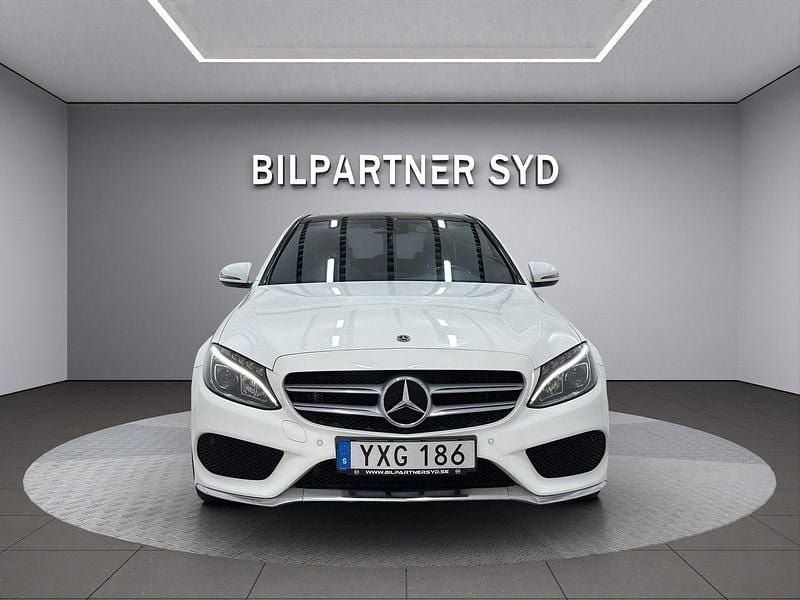 Vit Begagnad 2017 Mercedes C220 AMG line Sedan | 249 900 kr (Lite dyr) - Bild 1/4