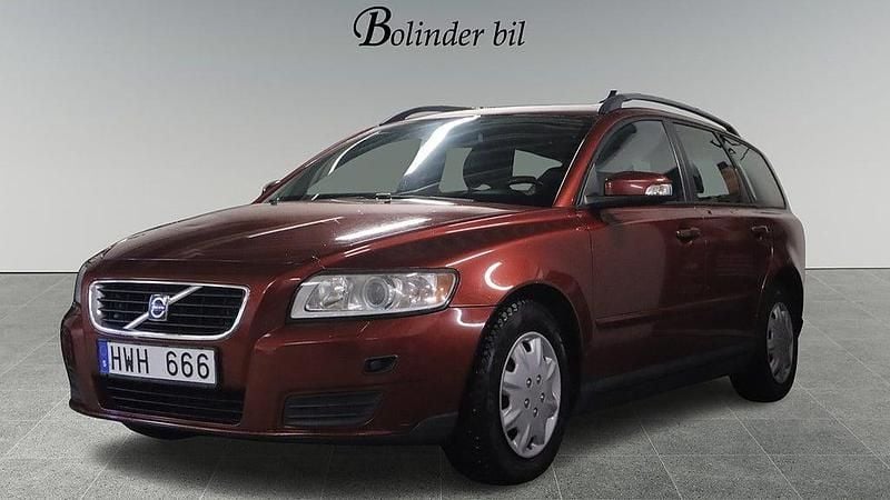 Begagnad Volvo V50 Kinetic 125 HK (91 kW) 2008 Röd Kombi