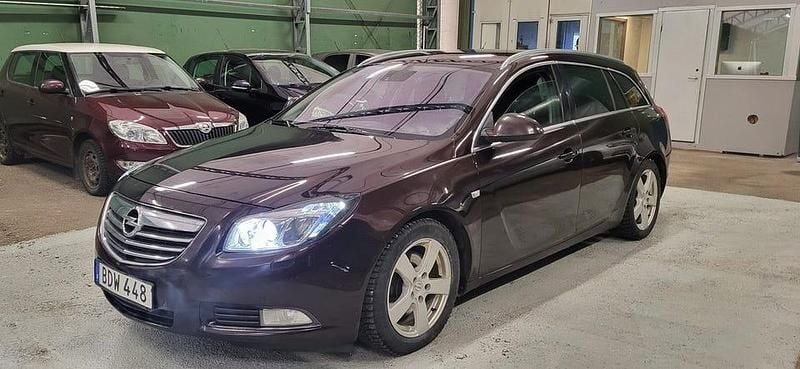 Brun Begagnad 2012 Opel Insignia Edition Kombi | 44 900 kr (Bra pris) - Bild 1/4