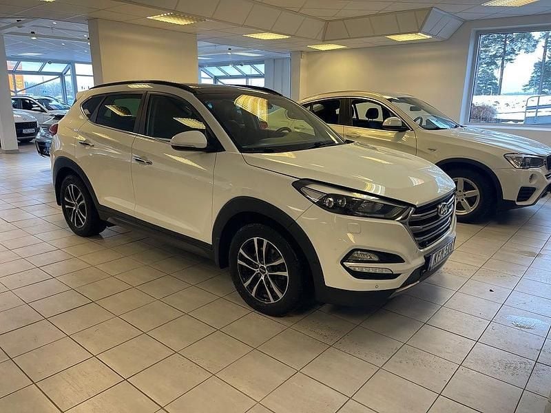 Vit Begagnad 2015 Hyundai Tucson Premium SUV | 139 900 kr (Marknadspris) - Bild 1/4
