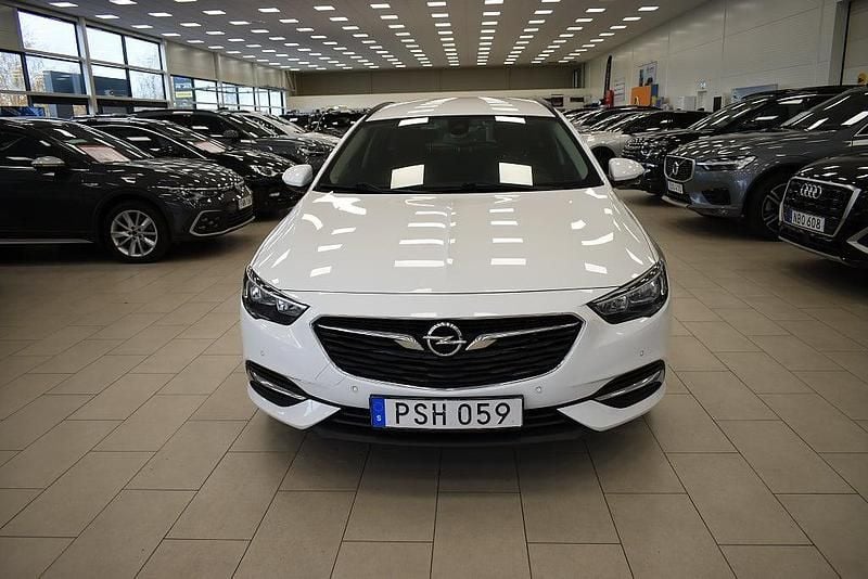 Vit Begagnad 2017 Opel Insignia Enjoy Kombi | 159 900 kr (Marknadspris) - Bild 1/4