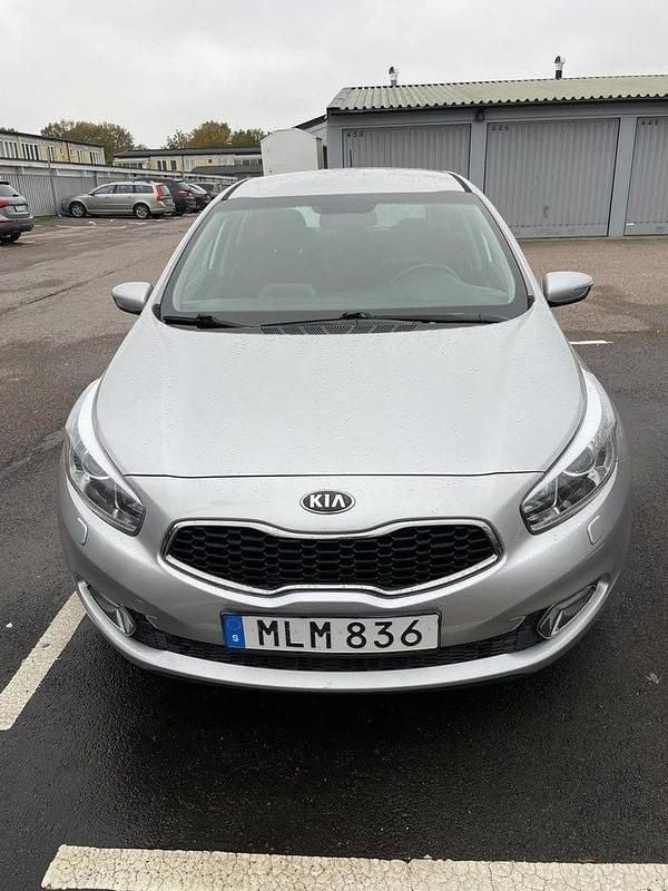 Begagnad 2014 Kia Ceed Comfort Halvkombi | 89 000 kr (Lite dyr) - Bild 1/3