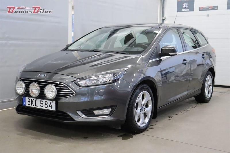 Grå Begagnad 2015 Ford Focus Titanium Kombi | 89 900 kr (Marknadspris) - Bild 1/4