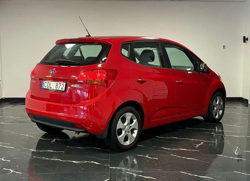 Begagnad Kia Venga Comfort 90 HK (66 kW) 2010 Röd Halvkombi