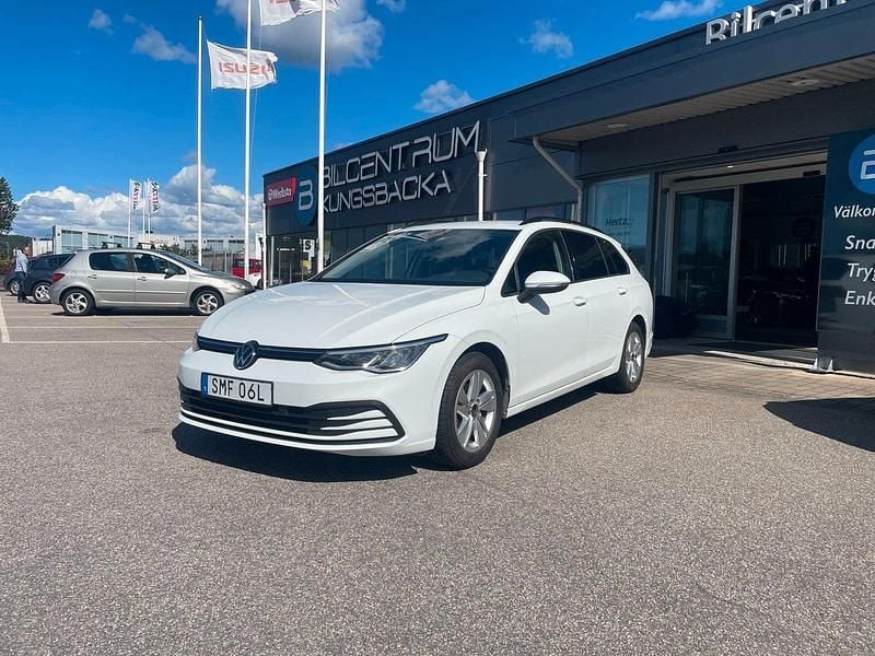 Vit Begagnad 2021 VW Golf VIII Kombi | 234 900 kr (Marknadspris) - Bild 1/4