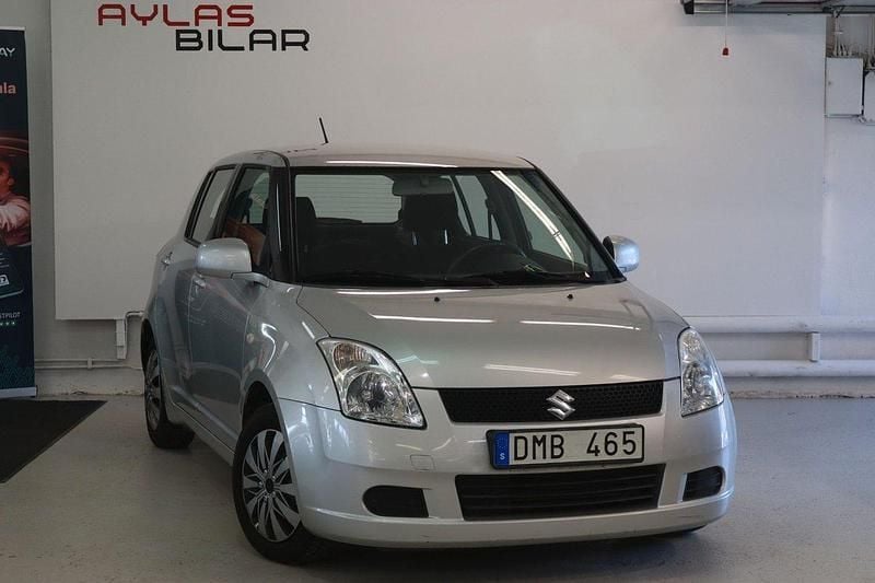 Silver Begagnad 2007 Suzuki Swift Halvkombi | 39 900 kr (Marknadspris) - Bild 1/4