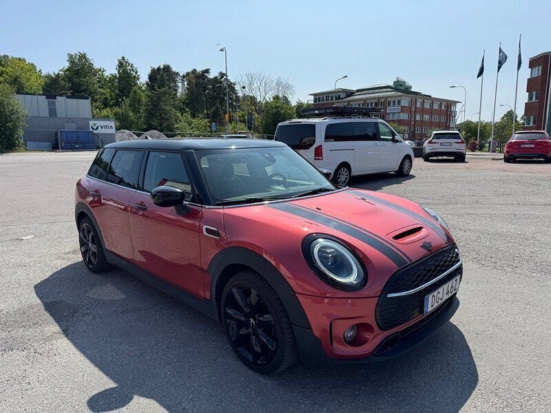 Röd Begagnad 2021 Mini Cooper S Clubman Kombi | 264 900 kr (Marknadspris) - Bild 1/4