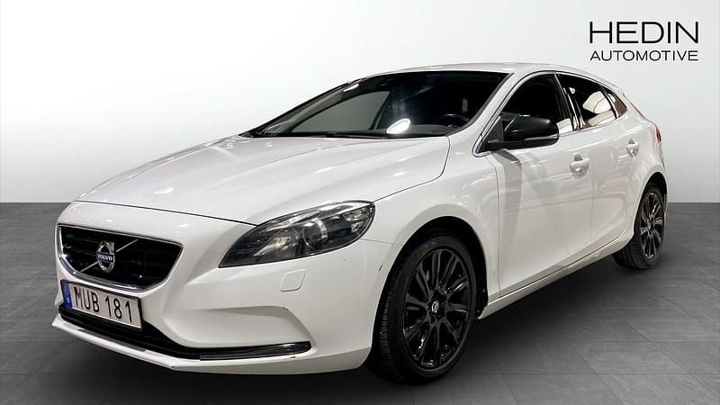 Begagnad Volvo V40 150 HK (110 kW) 2015 Vit Halvkombi