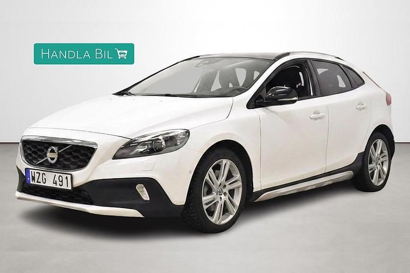 Begagnad Volvo V40 Summum 114 HK (83 kW) 2013 Vit Halvkombi