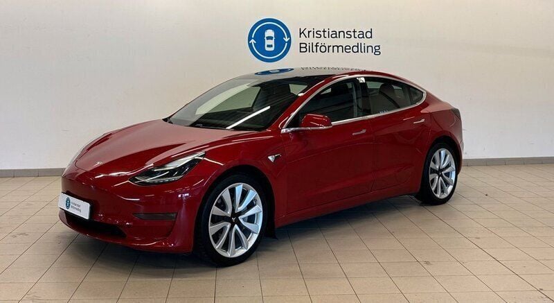 Röd Begagnad 2019 Tesla Model 3 Long Range Sedan | 279 900 kr (Marknadspris) - Bild 1/4