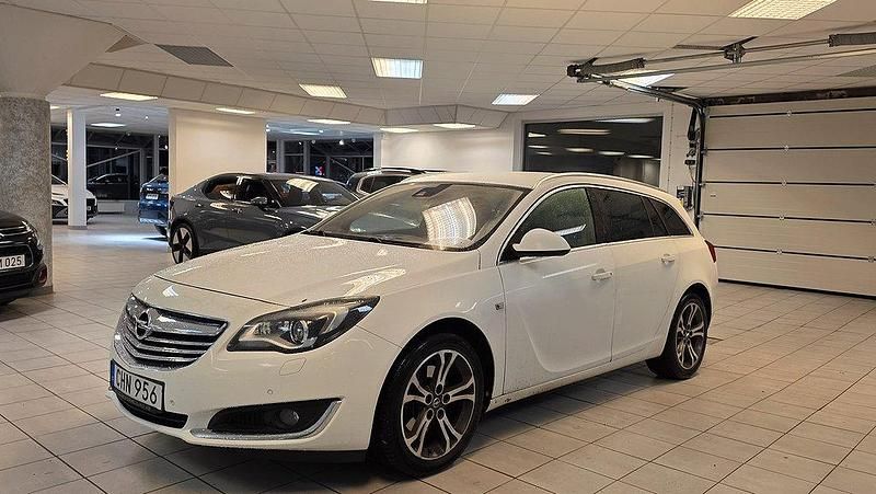 Vit Begagnad 2014 Opel Insignia Business Kombi | 79 900 kr (Marknadspris) - Bild 1/4